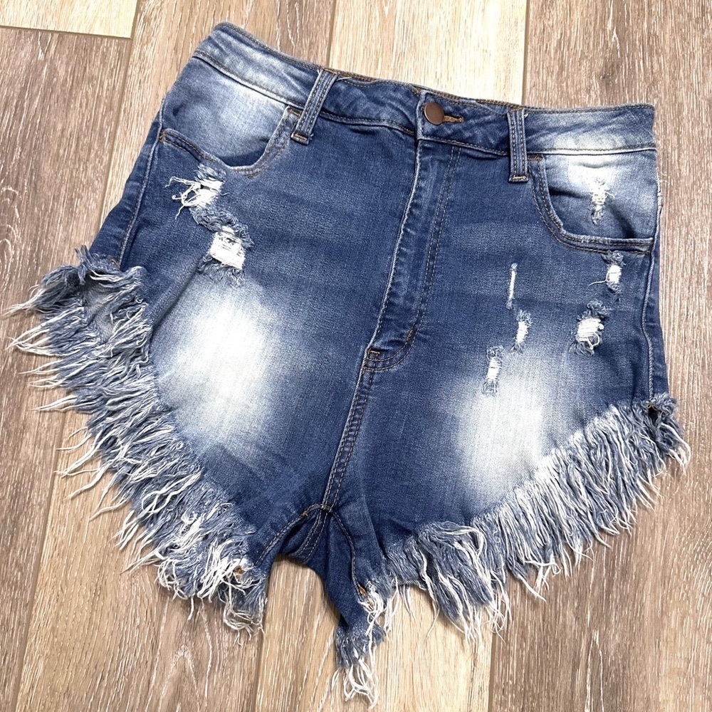 🛍️FashionNoba Size Large distressed jean shorts